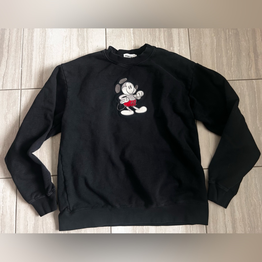 Disney Embroidered‎ Mickey Mouse crew neck size Large